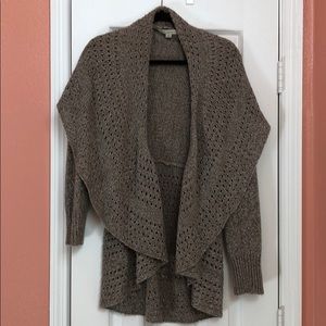 Shrug - like new!  Smoke and pet free home.